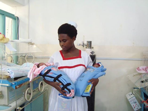 embrace bebe4 - Uma invenção simples que já salvou a vida de mais de 150 mil bebês prematuros.