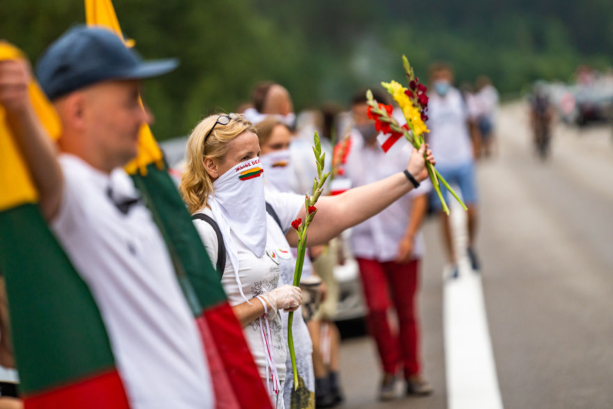 V1 04621 5f441caa7eb55  880 - Uma corrente humana com 50 mil lituanos em apoio a democracia do seu vizinho Belarus