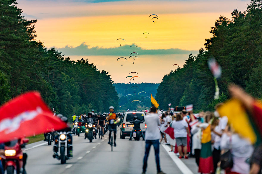 V1 04753 5f441cb091dc9  880 - Uma corrente humana com 50 mil lituanos em apoio a democracia do seu vizinho Belarus