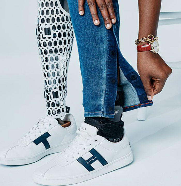 clothing line disabled people tommy hilfiger 7 5acb10880df94  700 - Empresa de roupas cria uma linha para pessoas com deficiência se vestirem com autonomia