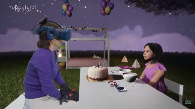Mãe reencontra filha morta através da realidade virtual, simplesmente lindo