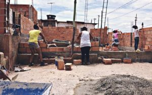 1 20 300x188 - Projeto leva conhecimento e capacitação para mulheres brasileiras construírem suas próprias casas