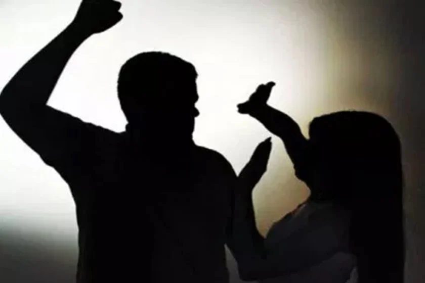 bater1 - Menina escreve pedido de socorro em prova : 'Meu pai bate na minha mãe'