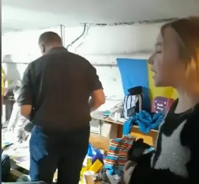 pais24hs.com - Emocionante : Menina de 7 anos cantando "Let It Go" dentro de abrigo antibombas na Ucrânia